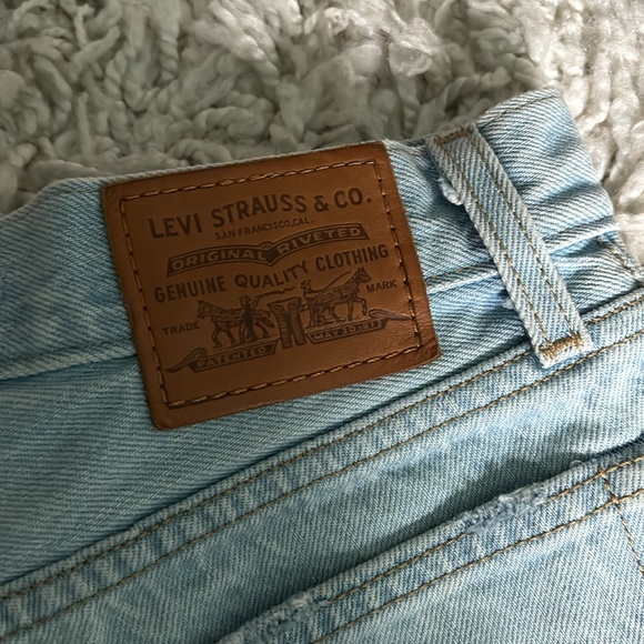 Levi’s barely worn wedgie short size 24. Too small won’t fit me anymore - Picture 5 of 6